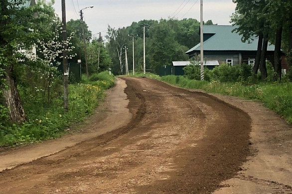 В Наволоках начали ремонтировать дорогу к единственному городскому пляжу